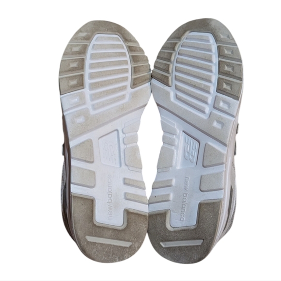 EUC New Balance 997 Grey and White Size 8.5 - Picture 4 of 4